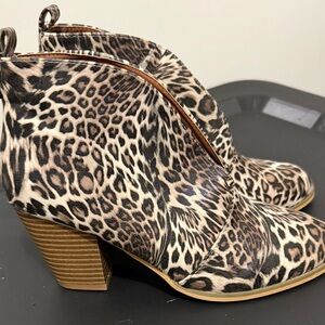 Weeboo Stylish Women’s Leopard Print Ankle Booties Size 6